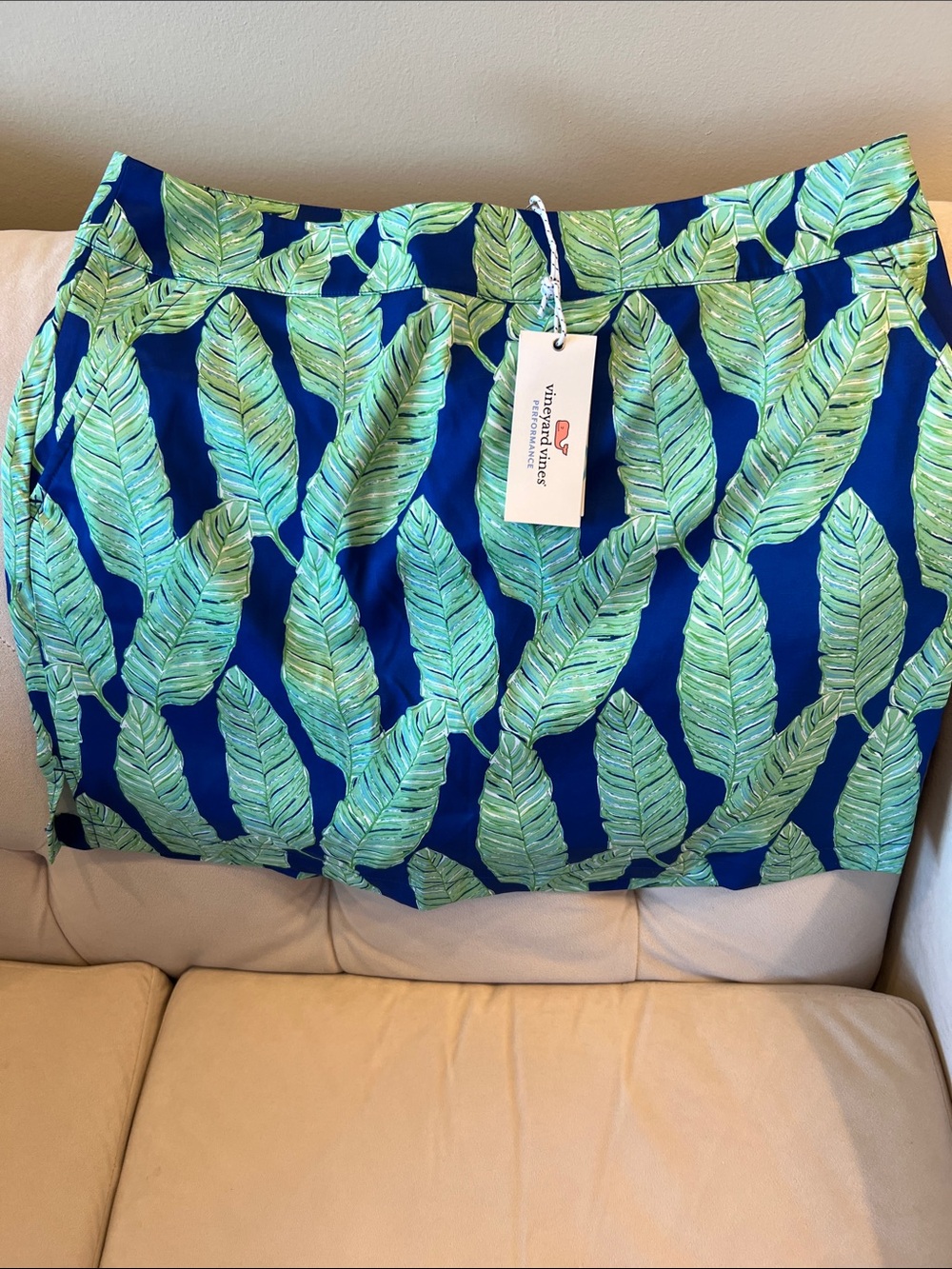 NWT Vineyard Vines Green Leaf Print on Navy Skirt